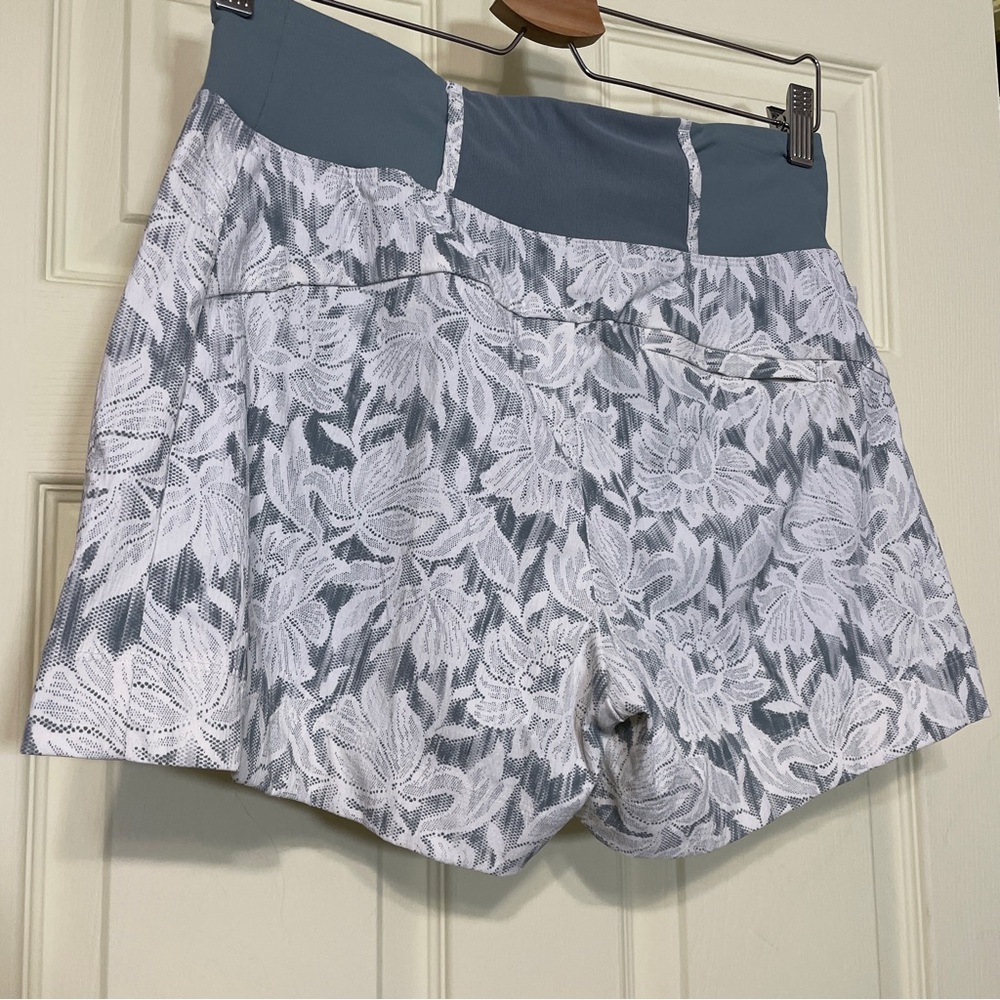 Athleta Trekkie North Short Ethereal Bloom Magnolia White Floral Boho Size 2 - Picture 13 of 15